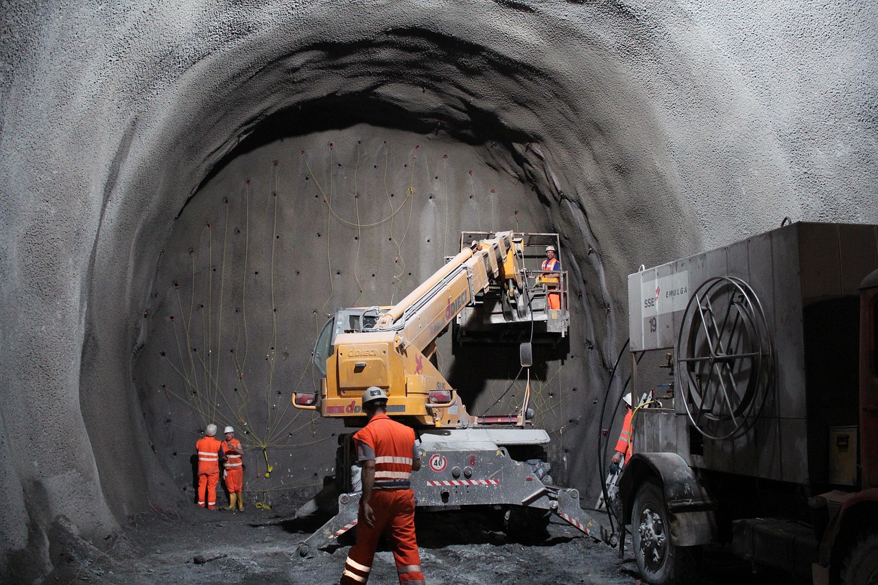 tunnel, bust, Shark Estimationconstruction site, construction worker, demolition, construction crane, underground, construction work, work, excavator, concrete, shotcrete, major construction site, destruction, tear off, cancellation, collapse, workers, warning clothing, people, building, tunnel, construction site, construction site, construction site, construction site, construction site, construction worker, construction worker, workers